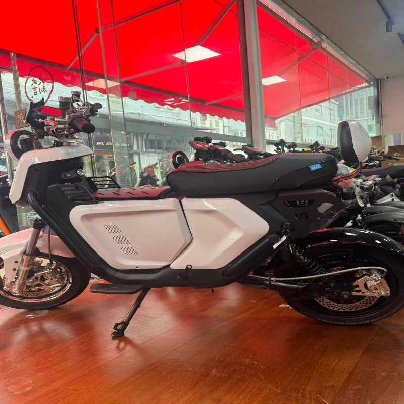 【DUDTN】1500W motor, 48V/30A battery, capable of sustaining a range of 90 kilometers. Arctic White color scheme. One-year warranty. Top speed of up to 60 km/h.